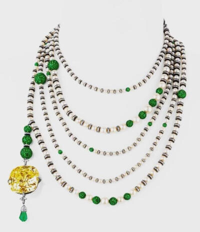 伯爵夫人罗杰里奥的收藏品，天然珍珠、祖母绿以及重达114.63克拉的黄钻。