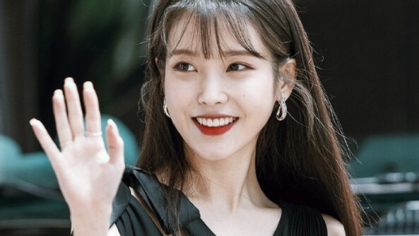 IU (李智恩)