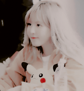 RED VELVET：孙胜完｜后两p是engm_kr前两p没看到logo