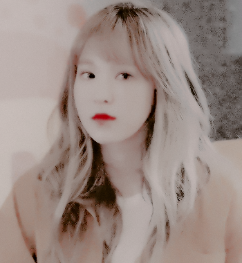 RED VELVET：孙胜完｜后两p是engm_kr前两p没看到logo