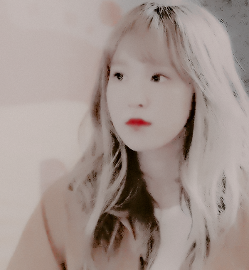 RED VELVET：孙胜完｜后两p是engm_kr前两p没看到logo