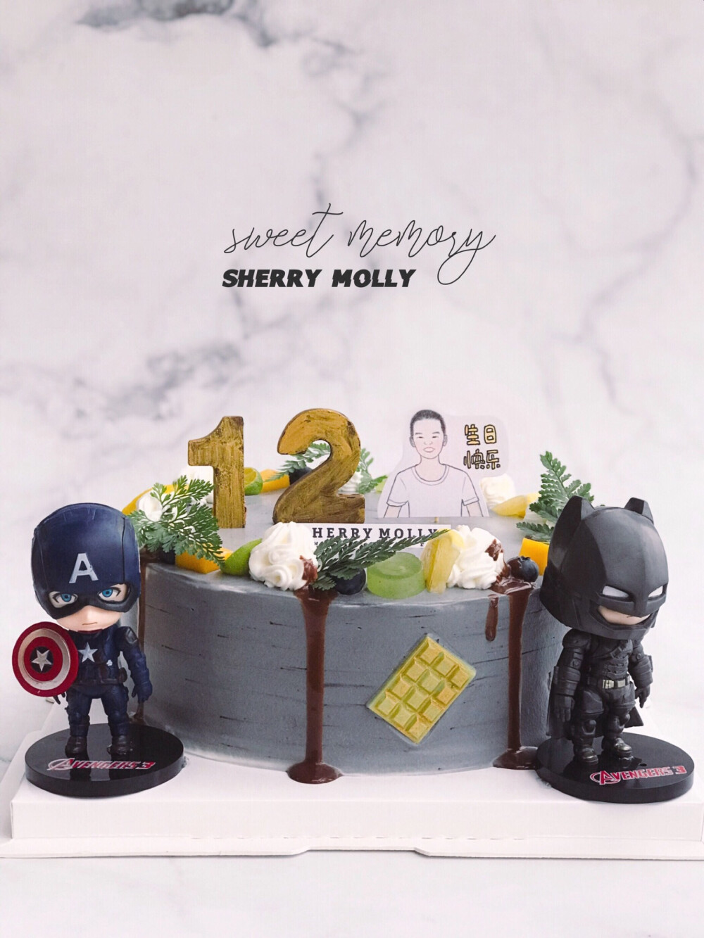 #SHERRY Molly家の下午茶#—『原味cake』老客人给儿子订的12周岁生日cake～一个特别沉稳的男孩儿呢 喜欢的东西也都特别man挑了一个复仇者主题做cake 黑金色系 适合他～