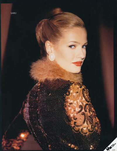 #秀场典藏#Karen Mulder
Sarli (Fall winter)1994
贵气 ​​​