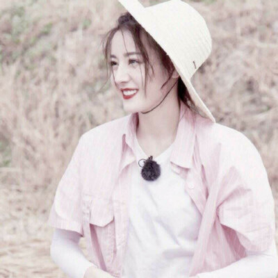 迪丽热巴.朦胧图