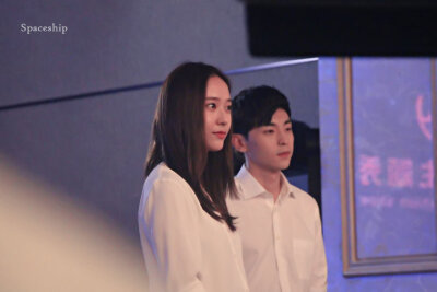 郑秀晶 Krystal cr：藏进宇宙飞船