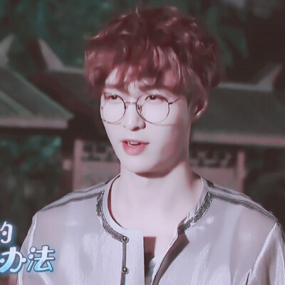 张艺兴
不开心,又开始掉粉了:(