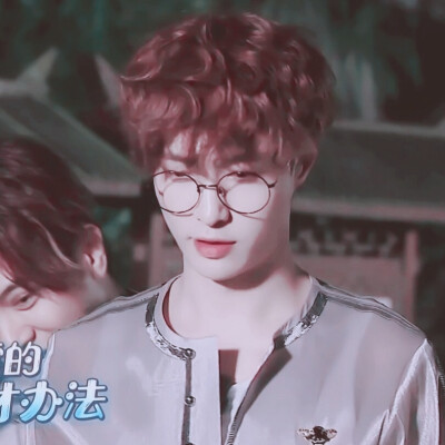 张艺兴
不开心,又开始掉粉了:(