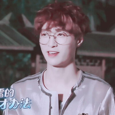 张艺兴
不开心,又开始掉粉了:(