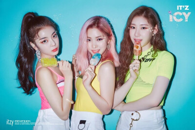 #ITZY #JYP #黄艺智 #李彩玲 #柳真 #Yuna #Lia #集体