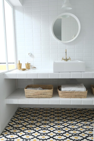 竹编艺术在家居美学中也独占一方天地~
竹编技术是我国传统手工艺术形式之一，具有鲜明的民族特色，它承载着中国渊源流长的传统文化。随着时代的发展，竹编元素在社会中再次流行起来，将竹编元素运用到现代家居中是传统文化和现代设计的结合。拥有竹编元素的家居风格带有一种回归自然拥抱绿色的感觉，外形美观又环保，竹子可塑性强，编织手法不同最终得到的成品也大不一样，竹编吊椅、沙发或者摆件都能够是竹编元素融入的体现。你家也有竹编元素吗？