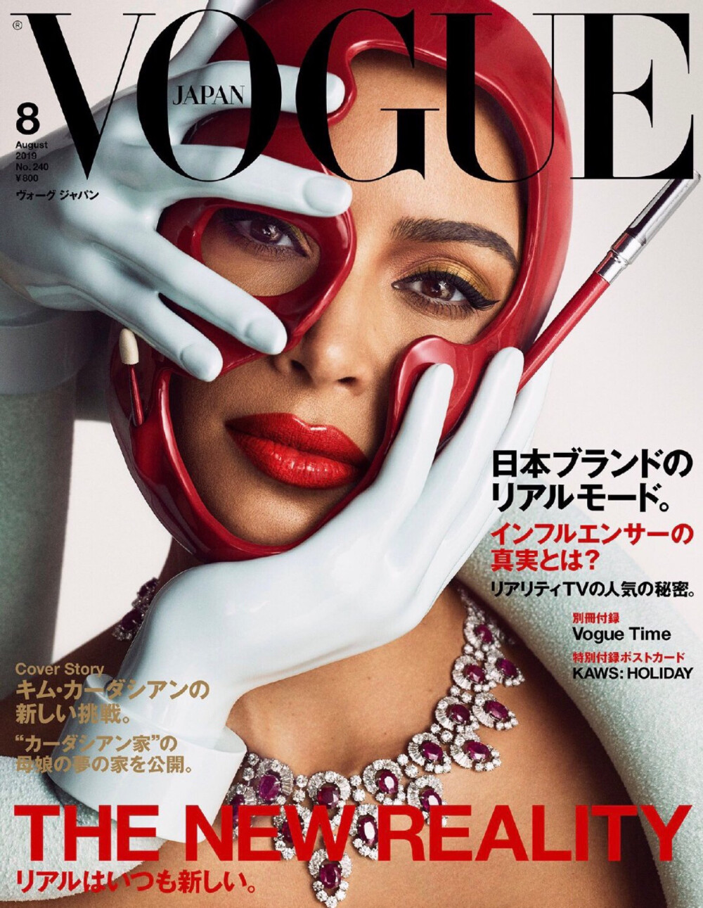 Kim Kardashian for Vogue Japan August 2019
金卡戴珊首次登上日版Vogue封面，这也是她解锁的第六个Vogue版本，三版封面诠释出了不同风格，优雅、性感、艺术，她都行，不得不说金姐的颜值还是非常能打的。 ​​​