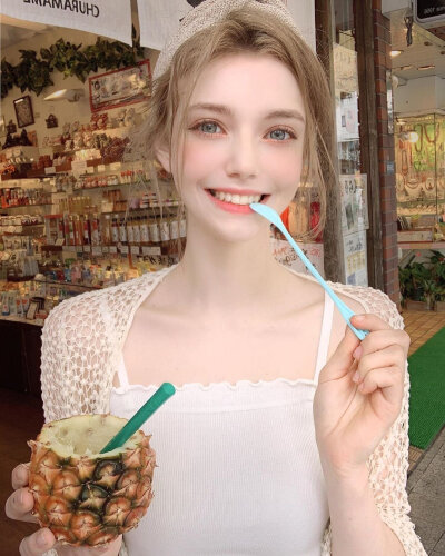 Chloe 德国麻豆 98年生的小仙女 简直就是 真人芭比