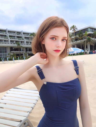 Chloe 德国麻豆 98年生的小仙女 简直就是 真人芭比