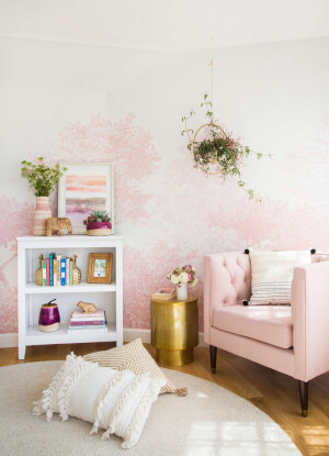 在家居生活中，人们总是将目光放在沙发、床、柜子等大件物品上，椅子往往成为被忽视的家具。
沙发椅有着比一般的椅子更加柔软舒适，它是除了床之外和我们接触最为亲密的家具之一。快来看看你喜欢什么种类的沙发椅，挑一款摆在家里吧！
❤大气优雅的皮质沙发椅，通常在沙发椅的坐面和内靠面采用真皮材料，看起来十分高大上，质感满满~
❤布艺沙发椅是家里面最常见的一种，不同布艺材料的沙发椅打造的风格也不一样，目前市面上多以现代时尚简约风格为主。
喝一杯咖啡，捧一本书，细细品味之余，温馨、休闲的生活氛围油然而生~


