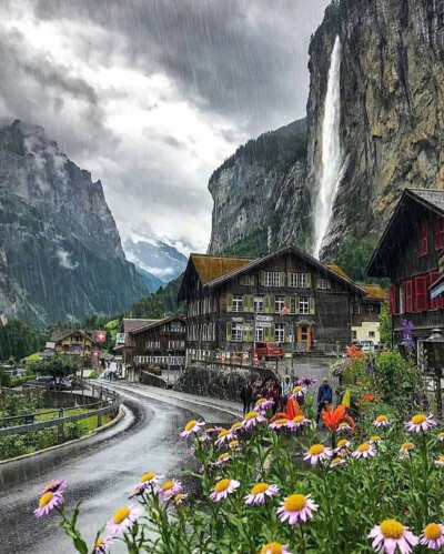 瑞士因特拉肯小镇 静谧的北欧乡村生活