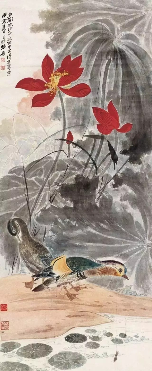 张大千的画荷作品
大千画过朱荷、粉荷、黄荷、白荷、墨荷、金壁荷，画过风荷、晴荷、雨荷、秋荷，画过没骨荷、工笔荷、写意荷等，他笔下的荷花均是落落大方，雅俗共赏，娇艳而不俗，沉着而不浮，生动而不匠。