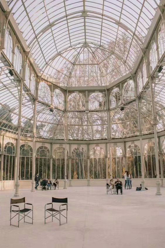 水晶宫 金属和玻璃 设计师里卡多·委拉斯凯兹·博斯克(ricardo