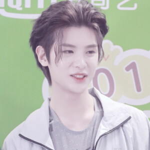 黄明昊