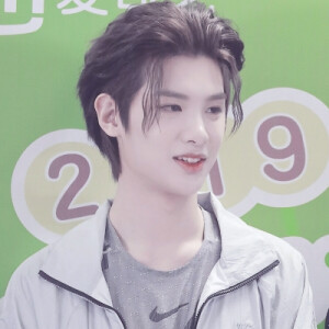 黄明昊