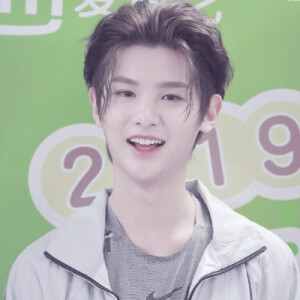 黄明昊