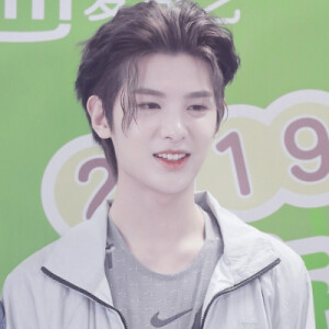 黄明昊