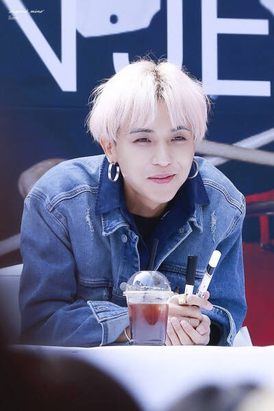 ＃宋旻浩＃＃winner＃安利新西游记，最近懒了，我要勤快点更新我们村傻豆，宋旻浩怀挺！