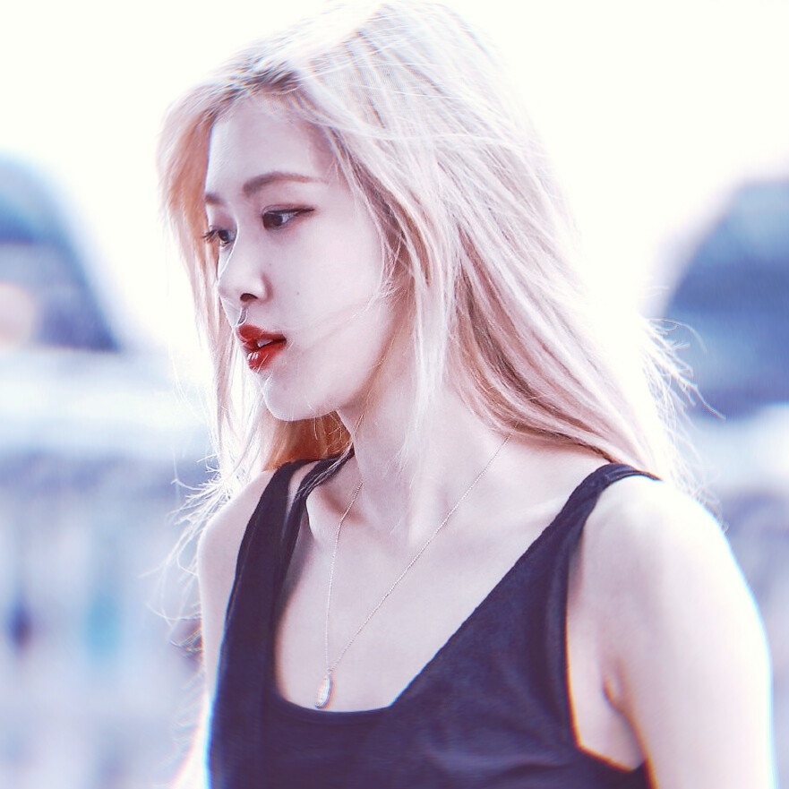 cr:falling_inrose 朴彩英rosie头像