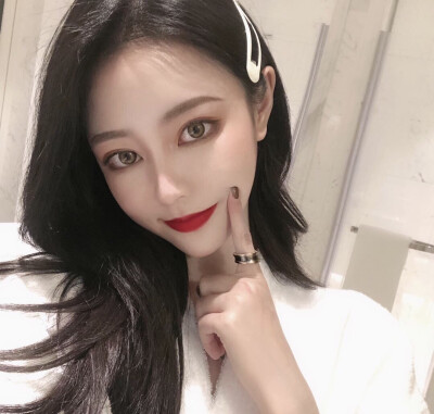 女头 诗梦瑶