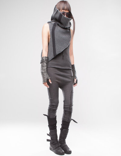 NECK RECONNECT LINE
LIMITED EDITION
heavy knitted shoulder side high collar shawl,
super soft touch
€295.00
DWW18NRL