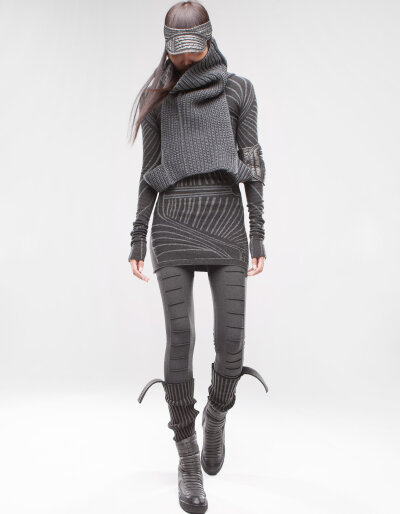 NECK VEST RECONNECT
LIMITED EDITION
heavy knitted high collar shawl,
super soft touch
€290.00
DWW18NVR