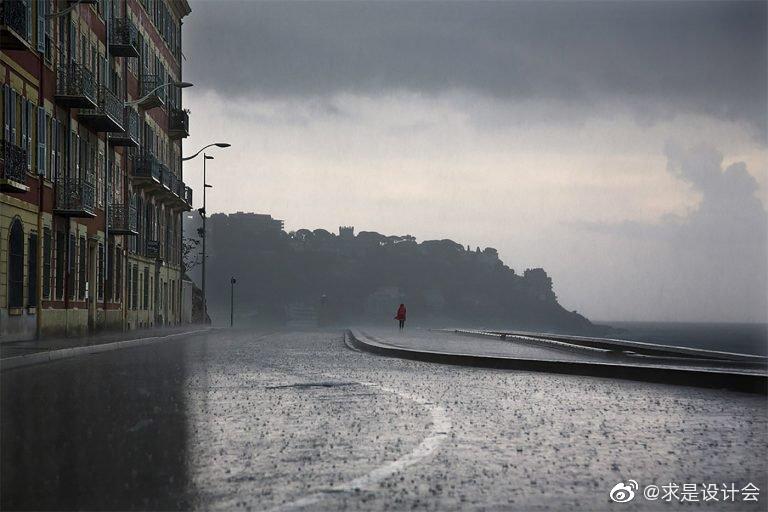 Christophe Jacrot，法国摄影师，特别擅长捕捉恶劣天气中的城市美景，当大风、大雨、大雪、大雾天气来袭时，人们往往会行色匆匆逃到建筑物中，从而错过了这些别样的城市美景。#求是爱设计#