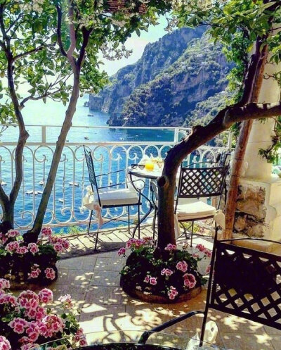 风景如画的意大利小镇Positano ，美呆了