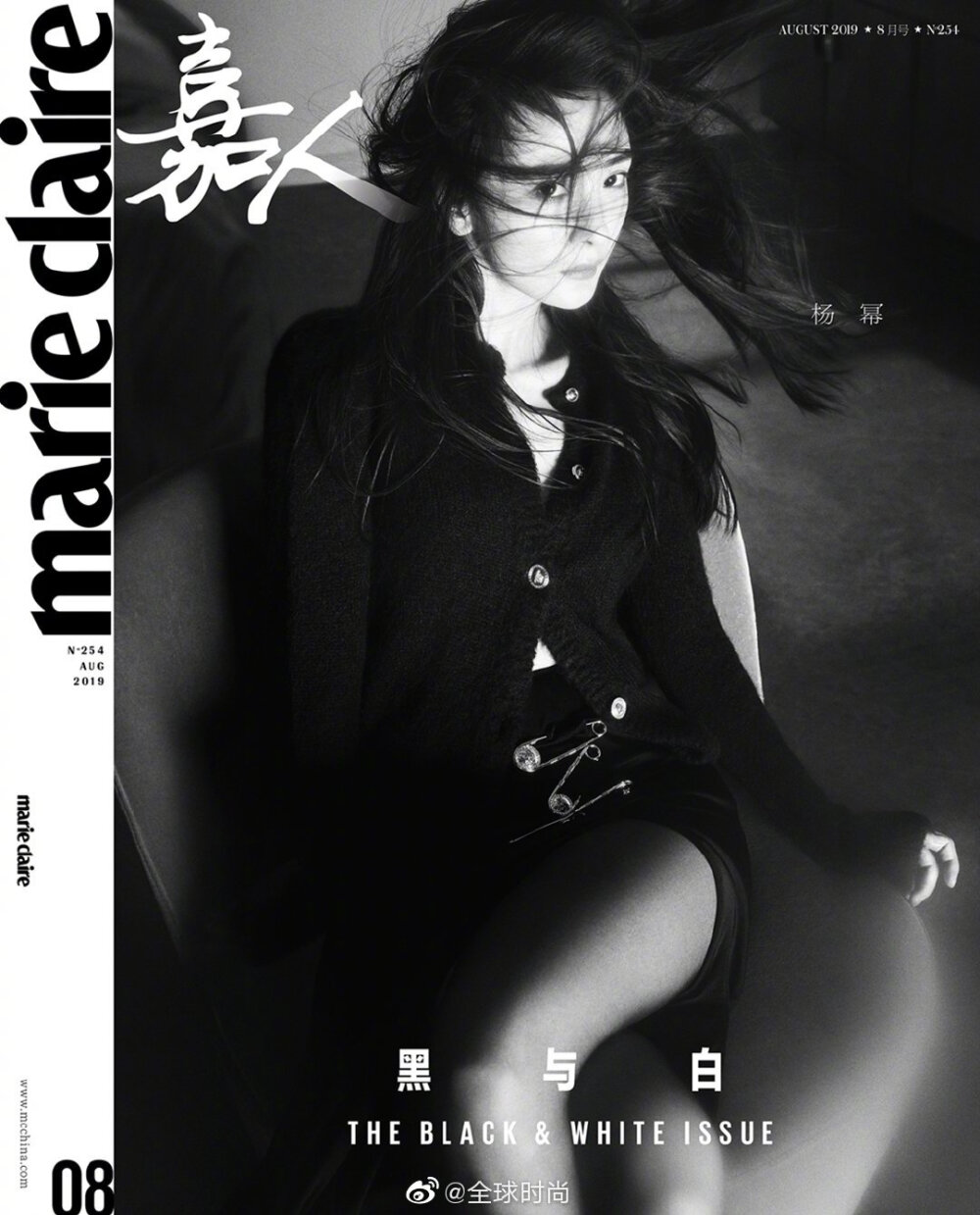 #杨幂回形针扣高衩裙#大幂幂杨幂 登《嘉人Marie Claire》八月刊封面，黑白色调到彩色渐变，发丝飞扬，幂姐够A！