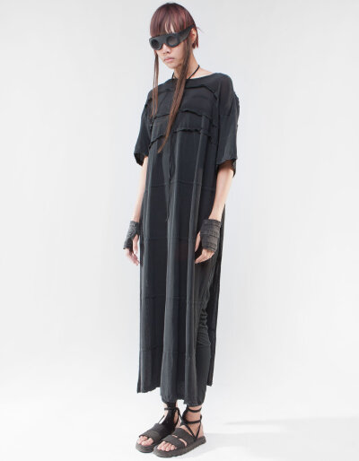 OVERSIZE HIGHER SELF
LIMITED EDITION
long oversize mid-sleeve top, patchy look
€319.00
DWS18OHS-XS