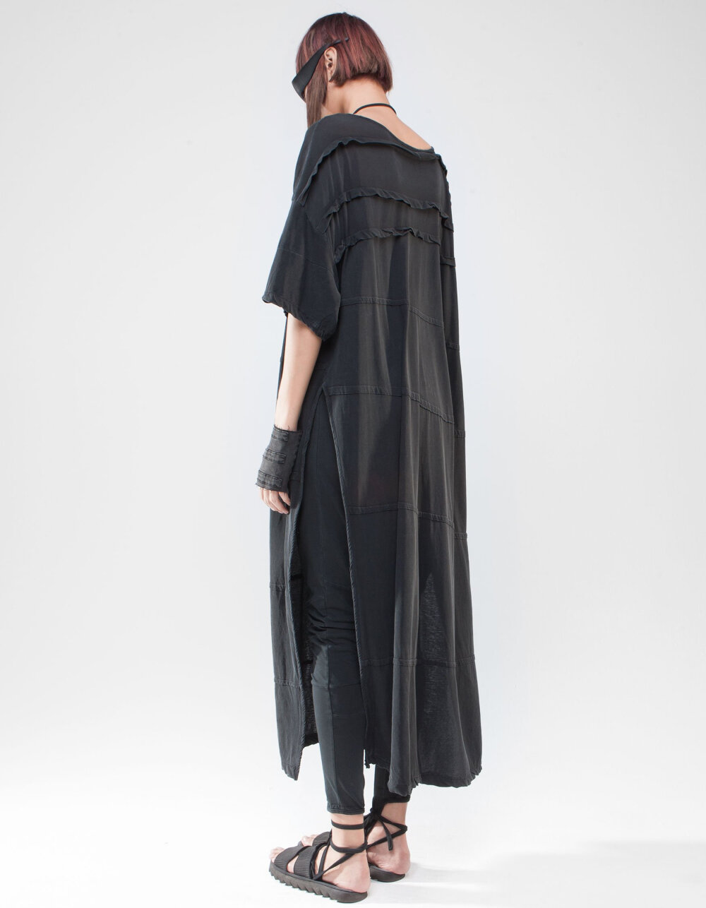 OVERSIZE HIGHER SELF
LIMITED EDITION
long oversize mid-sleeve top, patchy look
€319.00
DWS18OHS-XS