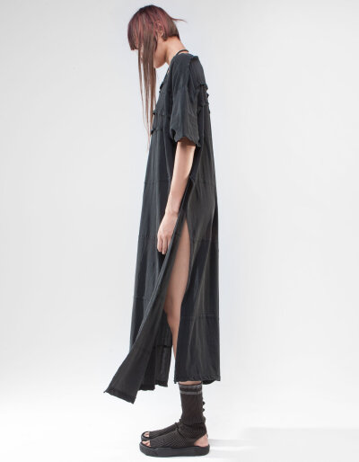 OVERSIZE HIGHER SELF
LIMITED EDITION
long oversize mid-sleeve top, patchy look
€319.00
DWS18OHS-XS