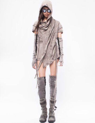 TOP WRAP SAMADHI W
LIMITED EDITION
deconstructive detailed short hooded top / cardigan
removable sleeves,
wrap closing by zipper
organic japanese cotton jersey
vintage dusty look
NOW AVAILABLE
€370.0…