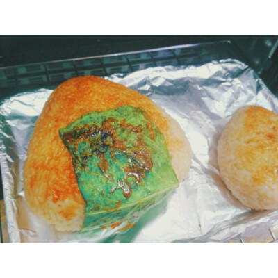 烤饭团❤ 没有海苔只用菜叶代替hh