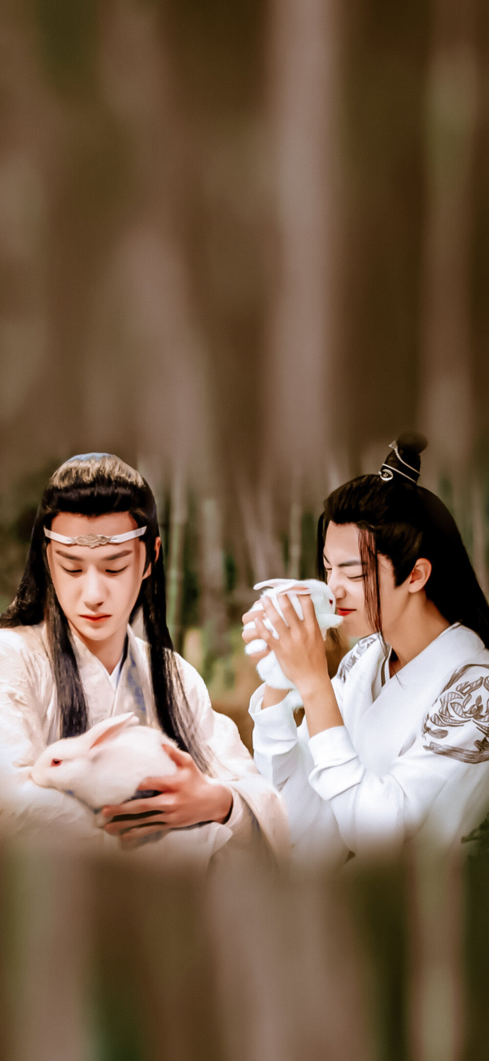 [cp]#陈情令[超话]##肖战陈情令##王一博陈情令#
＞修 / 调色 / 壁纸 无水印转载须注明出处！（戳原图保存）
陈情令×忘羡
谁能想到有一天会和一只兔子吃醋[笑cry]
原图cr.陈情女孩 ​​​[/cp]
图源@WZ小晴天