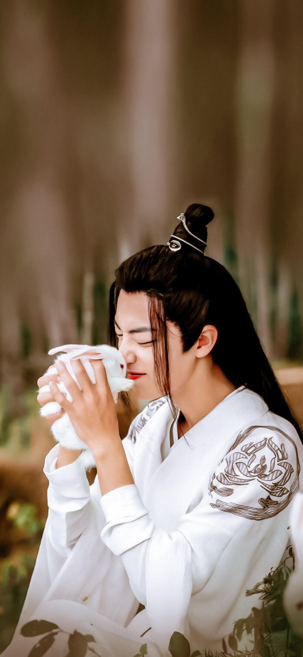 [cp]#陈情令[超话]##肖战陈情令##王一博陈情令#
＞修 / 调色 / 壁纸 无水印转载须注明出处！（戳原图保存）
陈情令×忘羡
谁能想到有一天会和一只兔子吃醋[笑cry]
原图cr.陈情女孩 ​​​[/cp]
图源@WZ小晴天