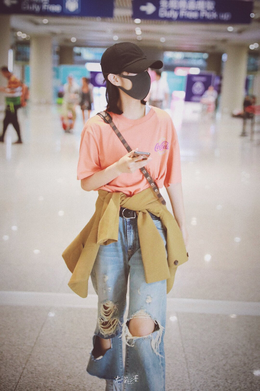 张子枫 ✈ 190720 北京机场到达 饭拍
cr.太空總署·張子楓