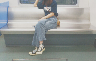 轻轨 轻轨 夕阳 闺蜜 vans 影子