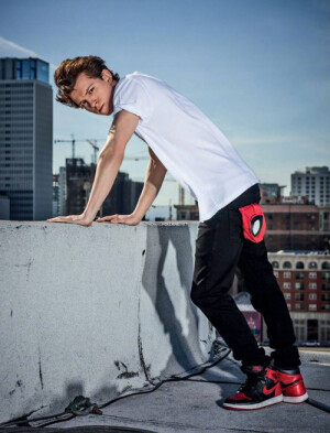 汤姆·赫兰德（Tom Holland） [英]  《蜘蛛侠》  彼得·帕克  〔荷兰弟〕