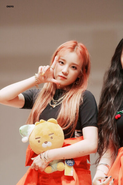 宋雨琦
190713 PB签售
©️chuyu0810