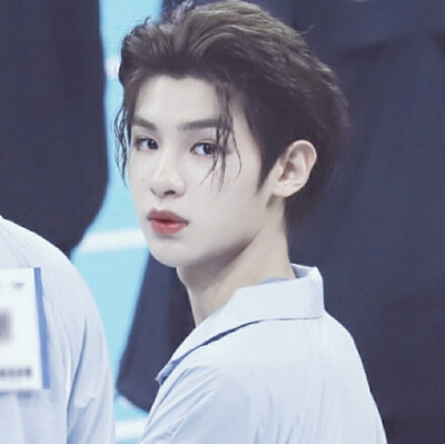 黄明昊