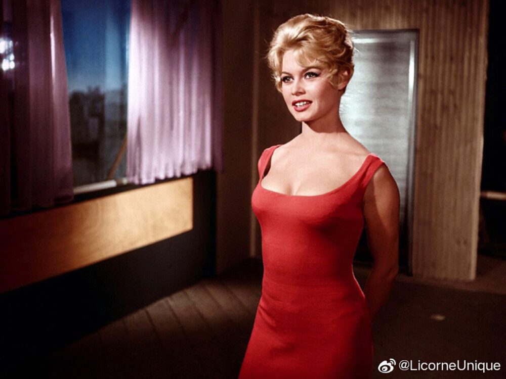 有着性感小猫之称的著名法国女星“碧姬·芭铎（Brigitte Bardot）”是经久不衰的性感ICON，也是迪奥、毕加索等无数大师的缪斯女神。有什么比红色更能表达“BB”身上恒久的冶艳性感与天真烂漫？ ​​​