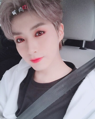 ONEUS 孙东柱/XION
cr.official_oneus