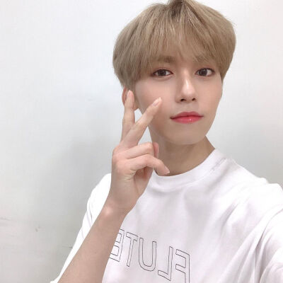 ONEUS 李建熙/KEON HEE
cr.official_oneus