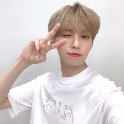 ONEUS 李建熙/KEON HEE
cr.official_oneus