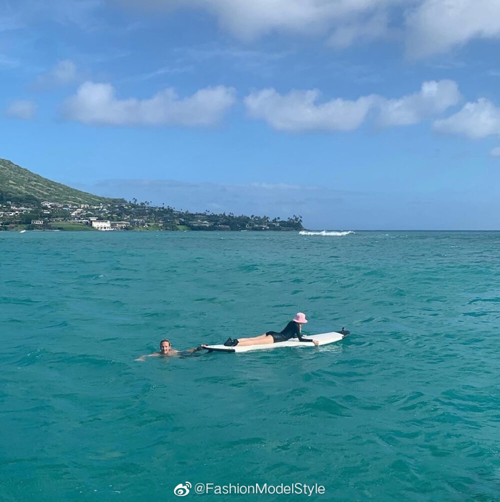 #ROSÉ[超话]#PeaceCeleb Korea Style | BLACKPINK ROSÉ insta夏威夷旅拍更新